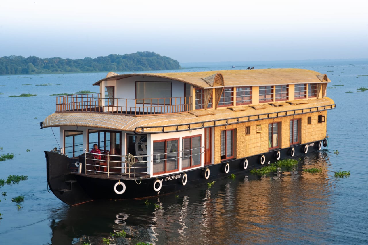 Premium houseboats